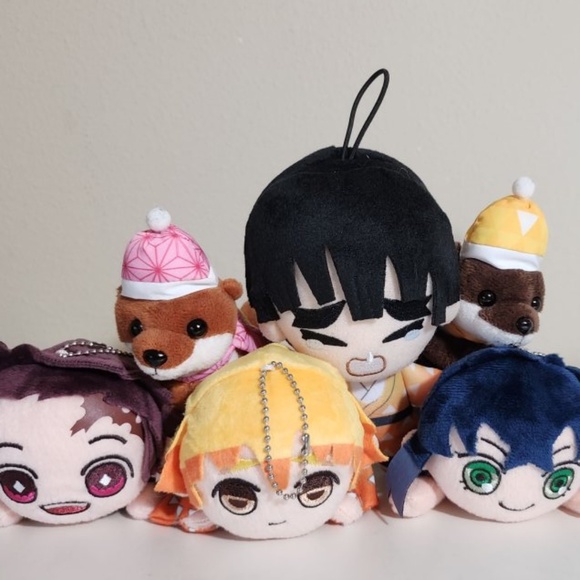 Demon slayer manga books, plushie and action figures - Picture 7 of 12